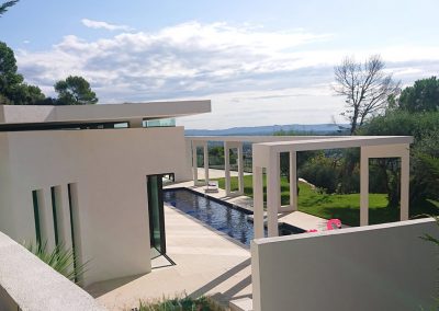 Villa design avec piscine de nage